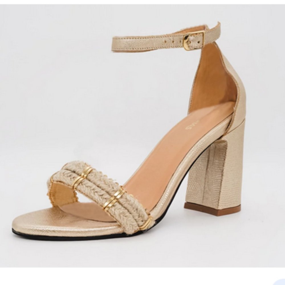 Kaanas Leather Heel Sandal Size 10 NWT